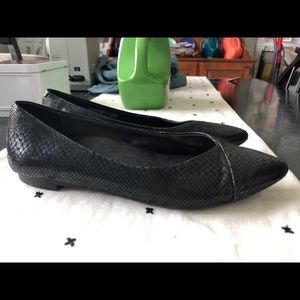 Black Vionic Cavallo flats